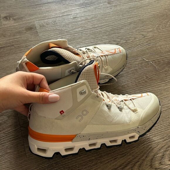 Women’s On Cloudtrax Hiking Shoes - Picture 4 of 9